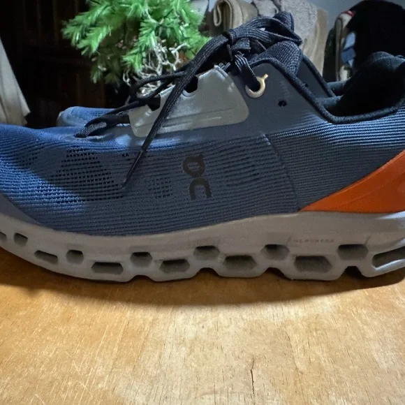 Men's Size 9 On Cloud Running Shoe - Picture 7 of 7